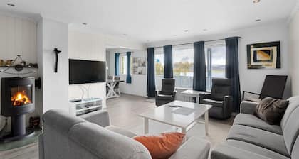 Lovely 4 Bedroom House With the View of Aurora