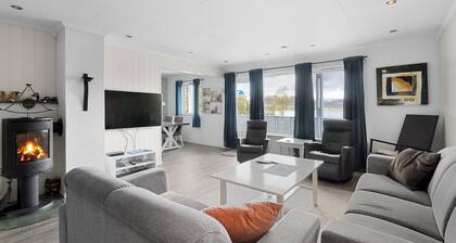 Lovely 4 Bedroom House With the View of Aurora