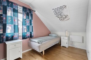 Unclassified image, 2 of 26, button