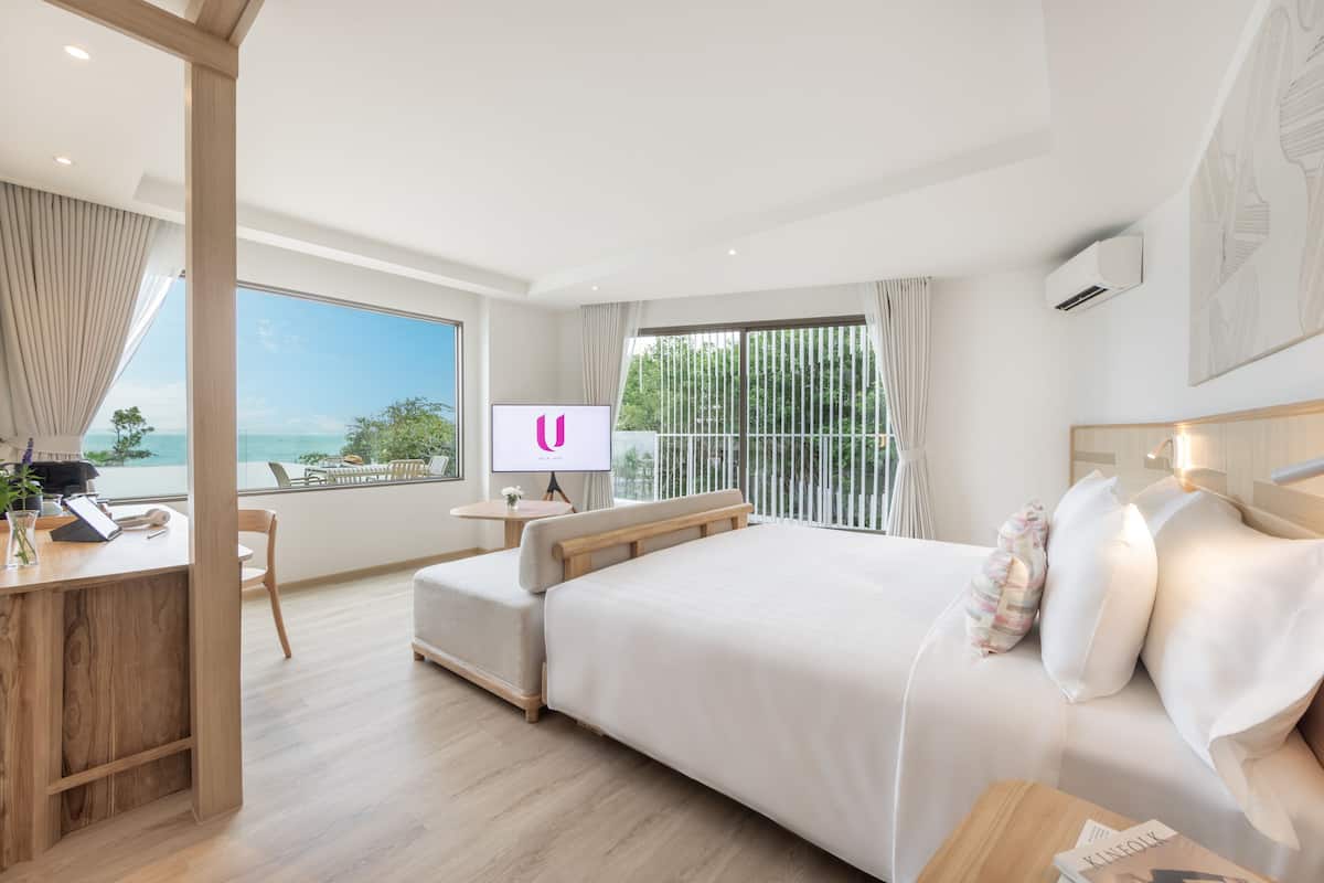 Junior Suite Panoramic Seaview with Terrace & Lux Bliss Bath | Isi minibar gratis, kedap suara, Wi-Fi gratis, dan seprai linen