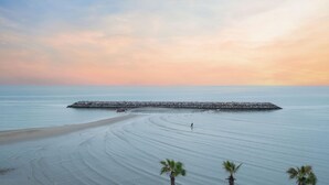 位於海灘上