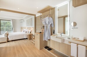 Junior Suite Panoramic Seaview with Terrace & Lux Bliss Bath | Free minibar items, soundproofing, free WiFi, bed sheets - U Hua Hin (Cha-am)