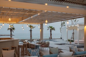 Poolside bar - U Hua Hin (Cha-am)