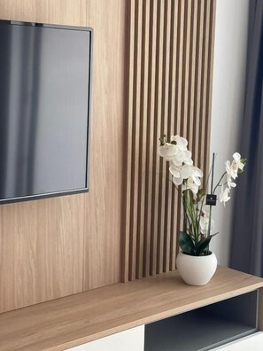 Apartamento superior | Área de estar | TV LCD 32 polegadas com canais a cabo