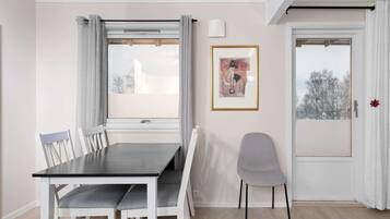 Apartment | Dining