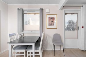 Apartment | Dining - Lovly 3 Bedroom Apartment With the View of Aurora (Tromsø)