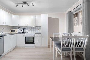 Private kitchen - Lovly 3 Bedroom Apartment With the View of Aurora (Tromsø)