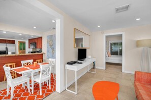 Dining - Cozy Renovated Key West 2/1 Cottage in Coco Grove (Miami)