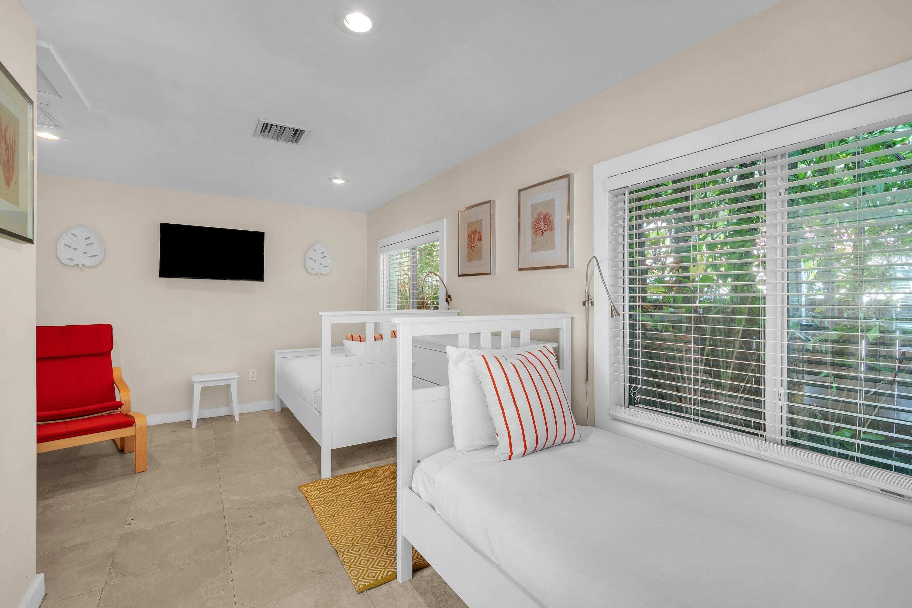 2 slaapkamers, een strijkplank/strijkijzer, wifi, beddengoed