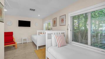 2 bedrooms, iron/ironing board, WiFi, bed sheets