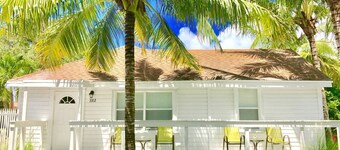 Grove Bay Bungalow 2/2 | Gated Cottage Walk to Bay