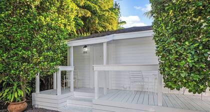 Tropical Grove Bay 1/1 | Newly Renovated Escape