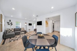 Dining - Tropical Grove Bay 1/1 | Newly Renovated Escape (Miami)