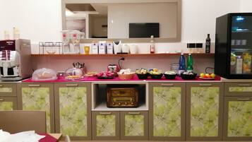 Tägliches inbegriffenes Frühstück zur Selbstbedienung