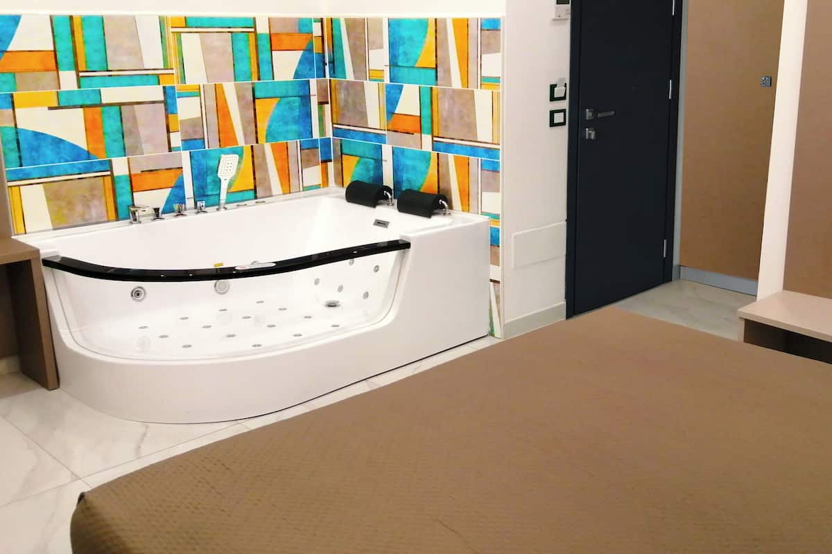 Luxury Room | 1 bedroom, hypo-allergenic bedding, down duvets, in-room safe