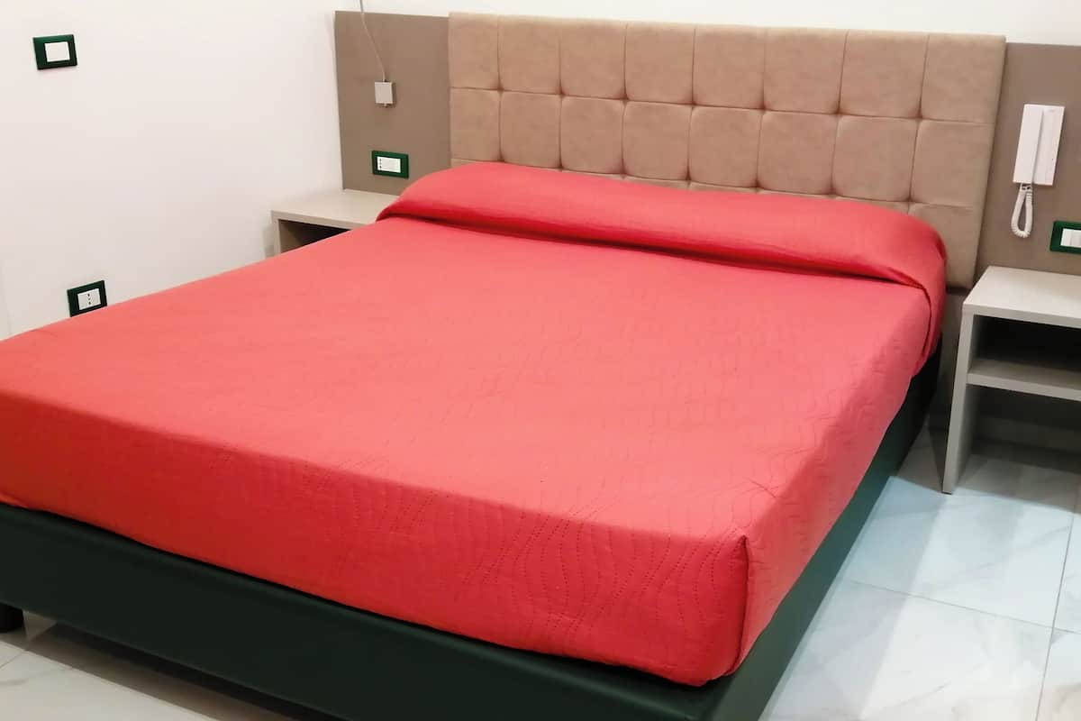 1 bedroom, hypo-allergenic bedding, down duvets, in-room safe