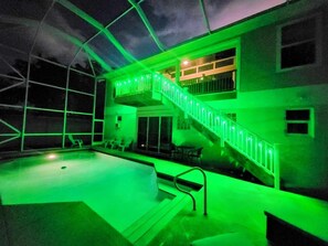 Een verwarmd zwembad