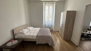 3 bedrooms, iron/ironing board, travel cot, free WiFi