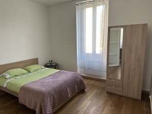 3 bedrooms, iron/ironing board, travel cot, free WiFi - Appartement Proche de la Gare de Bourges (Bourges)