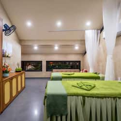 Tratamentos corporais, massagens com pedras quentes