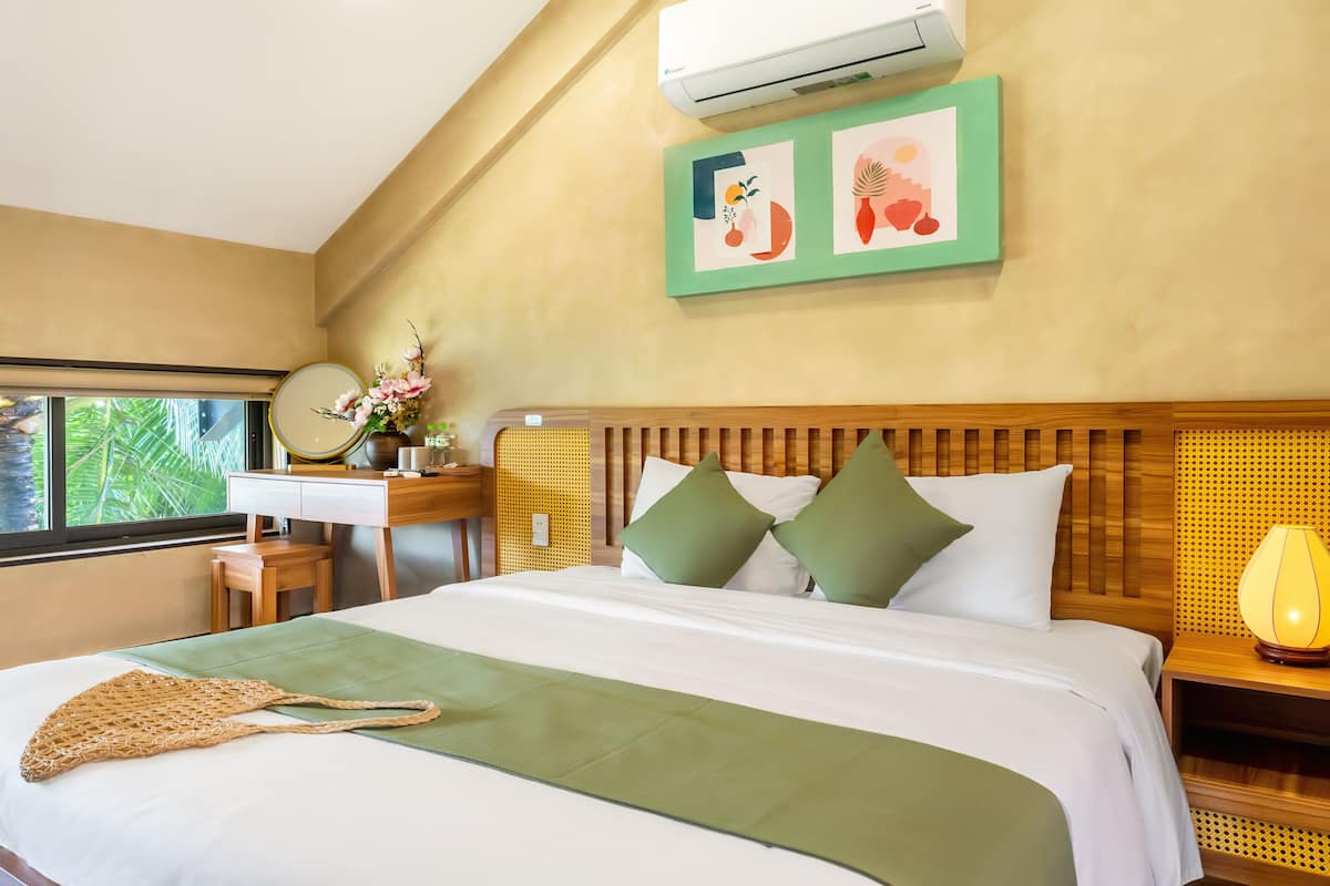 Superior Double Room, 1 Queen Bed | 1 bedroom, hypo-allergenic bedding, minibar, in-room safe