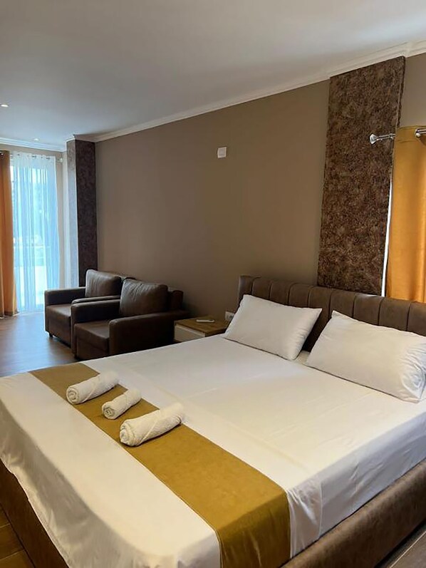 Deluxe Quadruple Room, Balcony