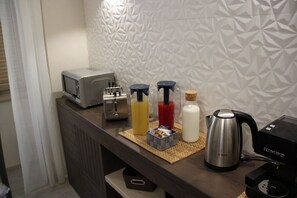 Télévision à écran plat de 32 pouces avec chaînes numériques