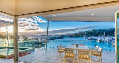 Pavillions 25 Penthouse with Marina View