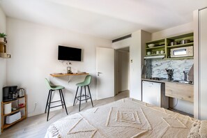 1 bedroom, free WiFi, bed sheets - Élégant Studio Tilleulproche Gare (Lourdes)