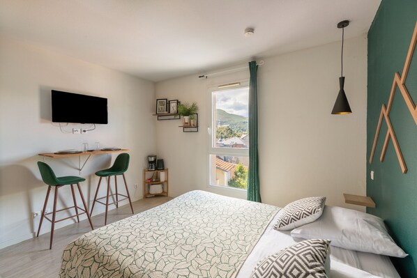 Free WiFi, bed sheets - Relaxant Studiobotaniquewi-fi (Lourdes)