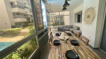 Appartement Élite, 3 chambres, accessible aux personnes à mobilité réduite, accès piscine | Terrasse/Patio