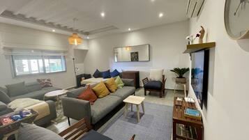 Apartamento Elite, 3 habitaciones, accesible para personas con discapacidad, acceso a la piscina | Zona de estar