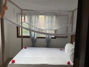 MAMBA | Caja fuerte, mobiliario individual, escritorio