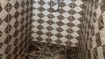 Chambre Quadruple Confort | Salle de bain | Articles de toilette gratuits, sèche-cheveux, bidet