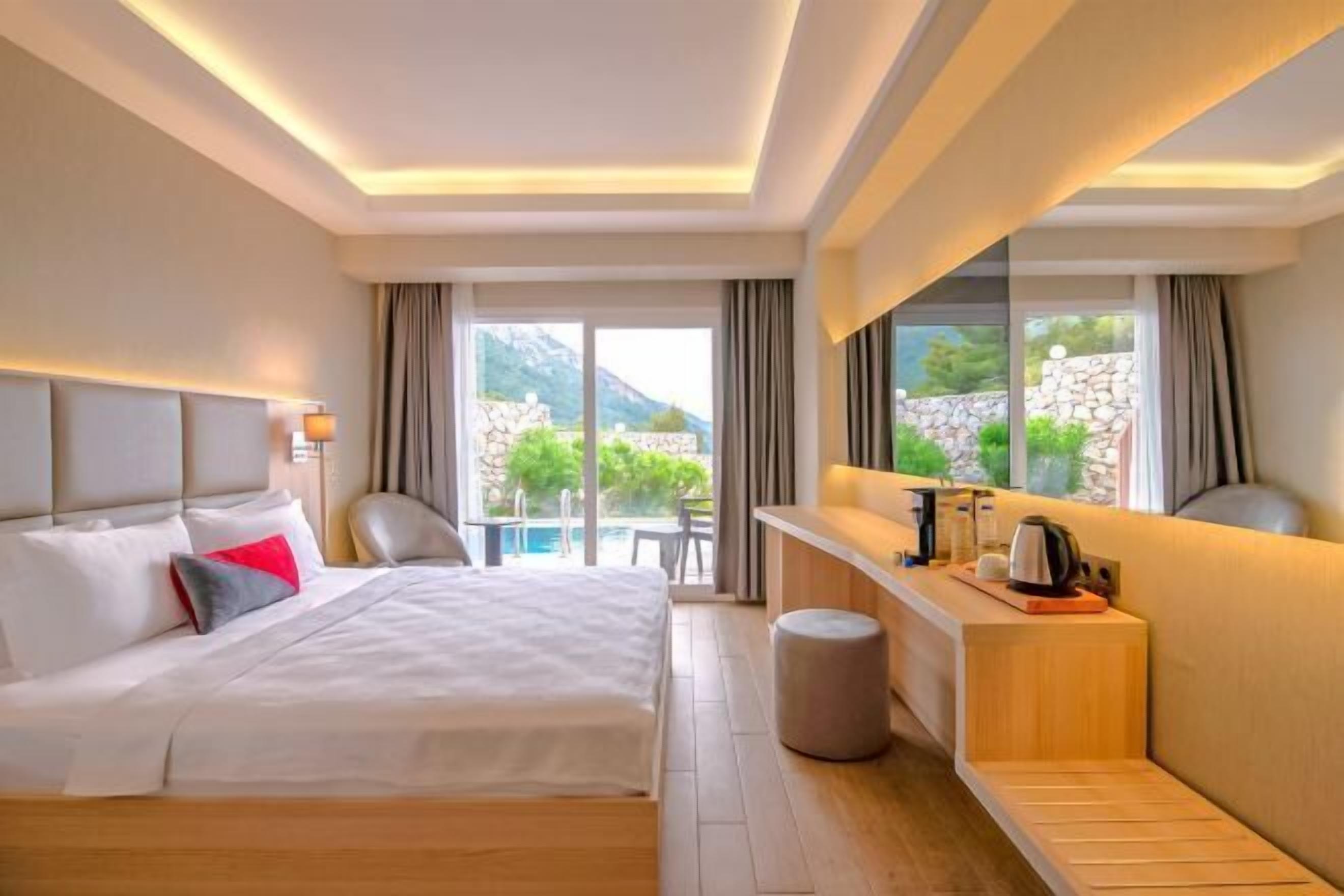 Coffre-fort, fer et planche à repasser, literie fournie