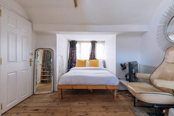 Apartamento básico, varias camas | 3 dormitorios, tabla de planchar con plancha, ropa de cama