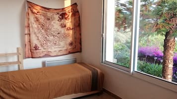 2 bedrooms, iron/ironing board, WiFi, bed sheets