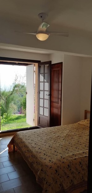 2 dormitorios, tabla de planchar con plancha, wifi y ropa de cama