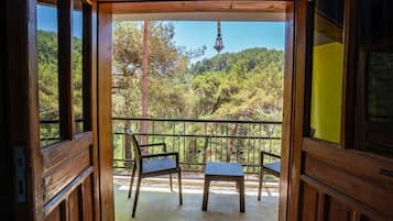 Quarto standard | Cofres nos quartos, escrivaninha, espaço de trabalho para notebook