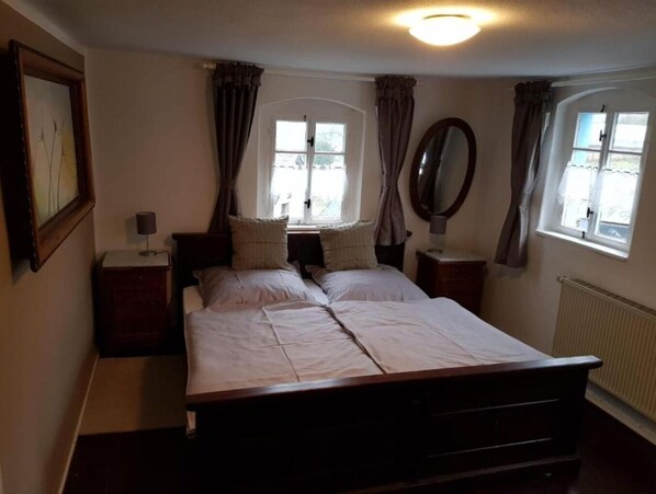 1 bedroom, iron/ironing board, WiFi, bed sheets - Anno 1886 - Knepp-hänel-haus - FW (Grünhainichen)