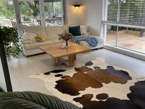 Living area - River front property, huge yard and pool, 2km from the beach.  (Mermaid Waters)