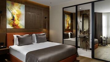 Egyptian cotton sheets, premium bedding, minibar, in-room safe