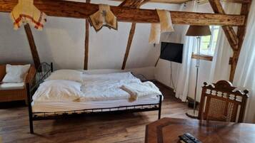 1 habitación, tabla de planchar con plancha, wifi y ropa de cama