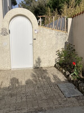 Exterior detail - Appartement à Quelques pas de la Plage de Vallieres et du Centre de St Georges (Saint-Georges-de-Didonne)