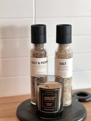 Shower, hair dryer, towels, soap - Charming Harbor view Apt in Downtown Reykjavik (Reykjavík)