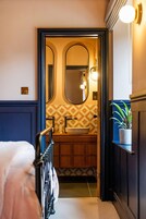 Superior Room | Bathroom