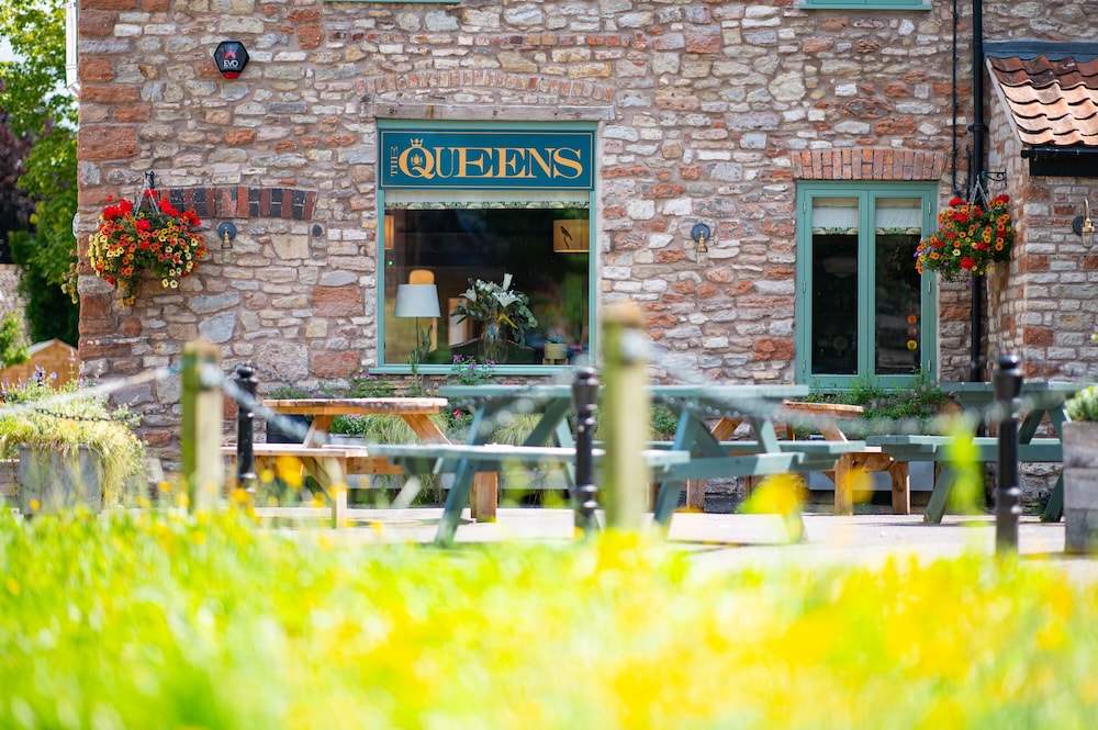 The Queens Chew Magna image