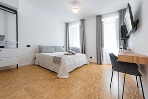 Premium Double or Twin Room | Premium bedding, down comforters, memory foam beds, minibar