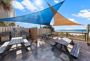 Outdoor dining - Spectacular Big 3BD Beachfront Condo! Sleeps 10 (Panama City Beach)