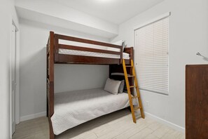 3 bedrooms, iron/ironing board, free WiFi, bed sheets - Spectacular Big 3BD Beachfront Condo! Sleeps 10 (Panama City Beach)